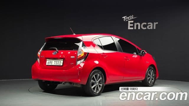 Toyota Prius C 2019 — Şəkil 12/31