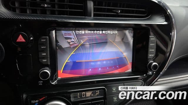 Toyota Prius C 2019 — Şəkil 13/31