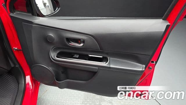 Toyota Prius C 2019 — Şəkil 24/31