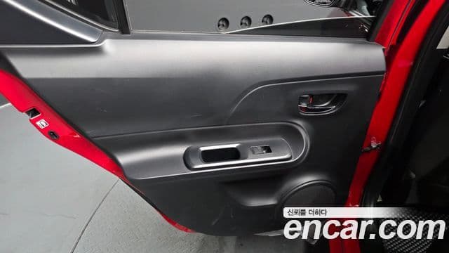 Toyota Prius C 2019 — Şəkil 27/31