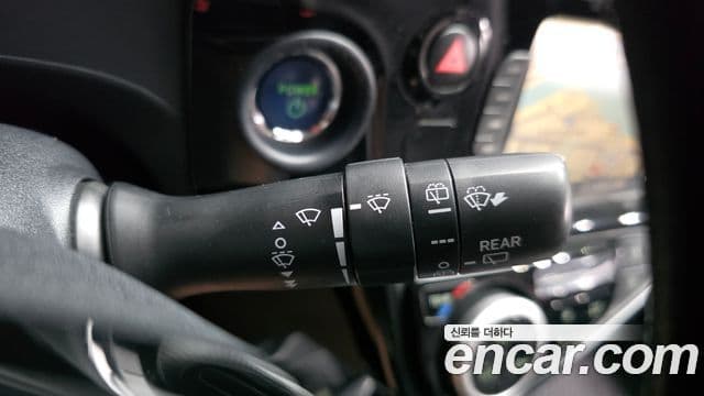Toyota Prius C 2019 — Şəkil 18/31