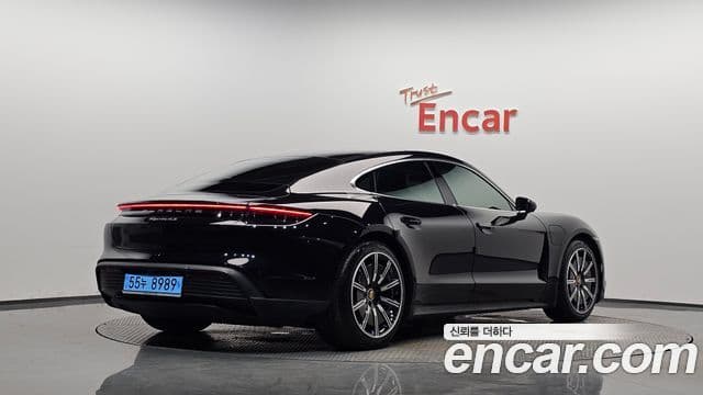 Porsche Taycan 2021 — Photo 9/39