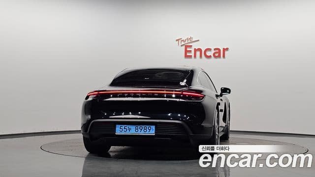 Porsche Taycan 2021 — Photo 31/39