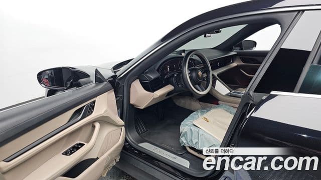 Porsche Taycan 2021 — Photo 26/39