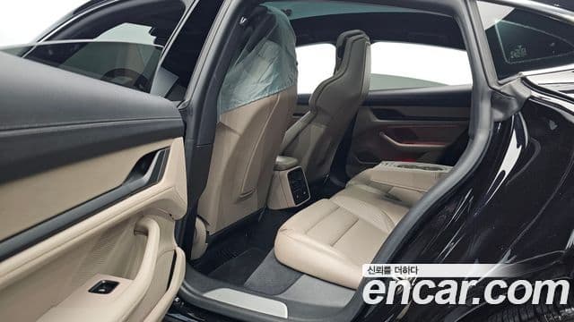 Porsche Taycan 2021 — Photo 3/39