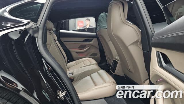 Porsche Taycan 2021 — Photo 16/39