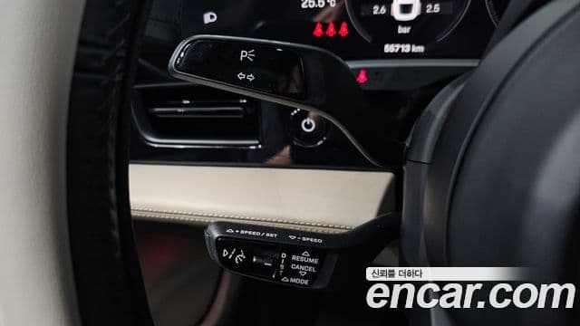 Porsche Taycan 2021 — Photo 2/39