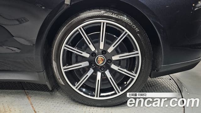 Porsche Taycan 2021 — Photo 24/39