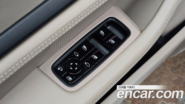 Porsche Taycan 2021 — Photo 17/39