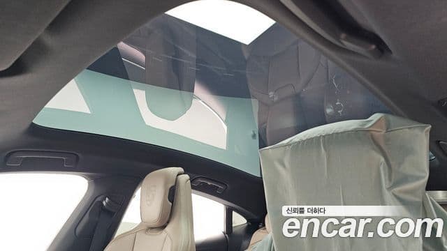 Porsche Taycan 2021 — Photo 21/39