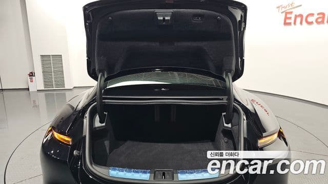 Porsche Taycan 2021 — Photo 18/39