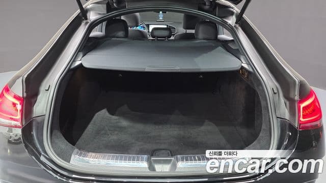 Mercedes-Benz GLE-Class 2021 — ფოტო 23/36