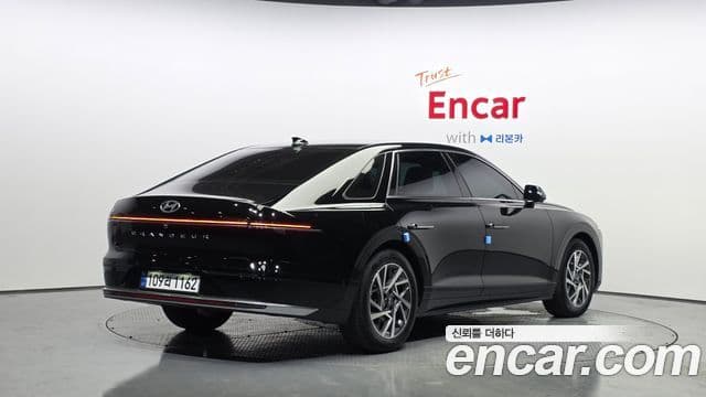 Hyundai Grandeur Hybrid 2023 — Photo 13/31