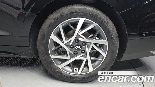 Hyundai Grandeur Hybrid 2023 — Photo 18/31