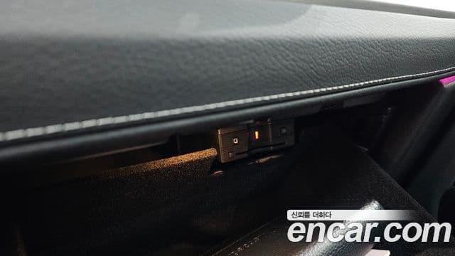 Mercedes-Benz G-Class 2024 — Photo 35/36
