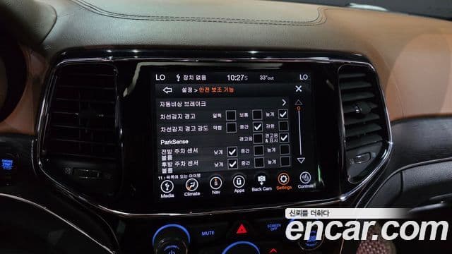 Jeep Grand Cherokee 2020 — ფოტო 32/34