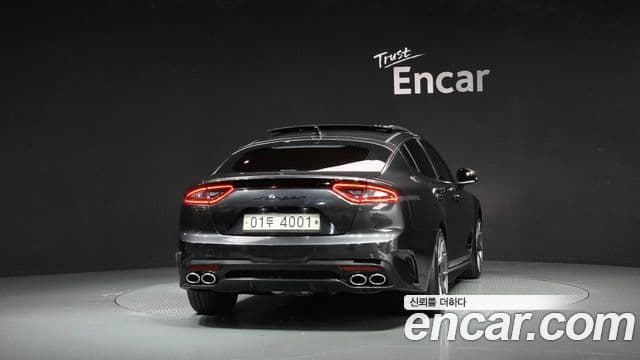 Kia Stinger 2018 — Фото 3/20