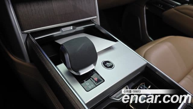 Land Rover Range Rover 2024 — Photo 17/20