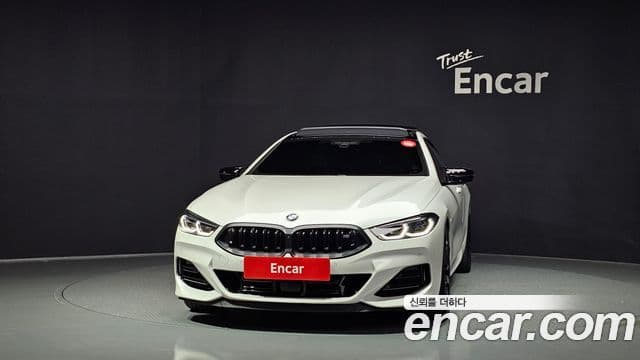 BMW 8 Series 2025 — Photo 12/20