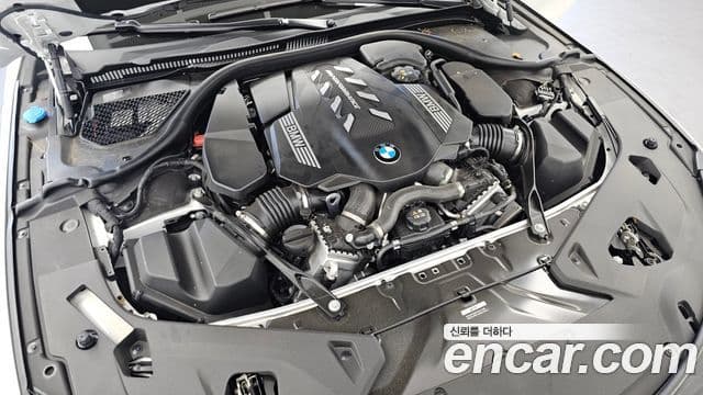 BMW 8 Series 2025 — Photo 1/20
