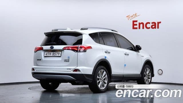 Toyota RAV4 2018 — Şəkil 12/20
