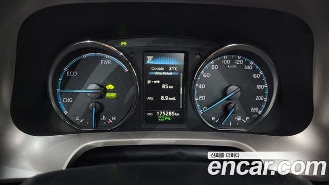 Toyota RAV4 2018 — Şəkil 8/20