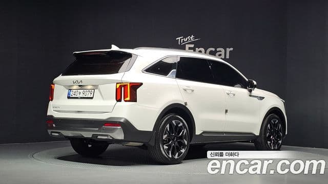 Kia Sorento 2023 — Фото 2/20
