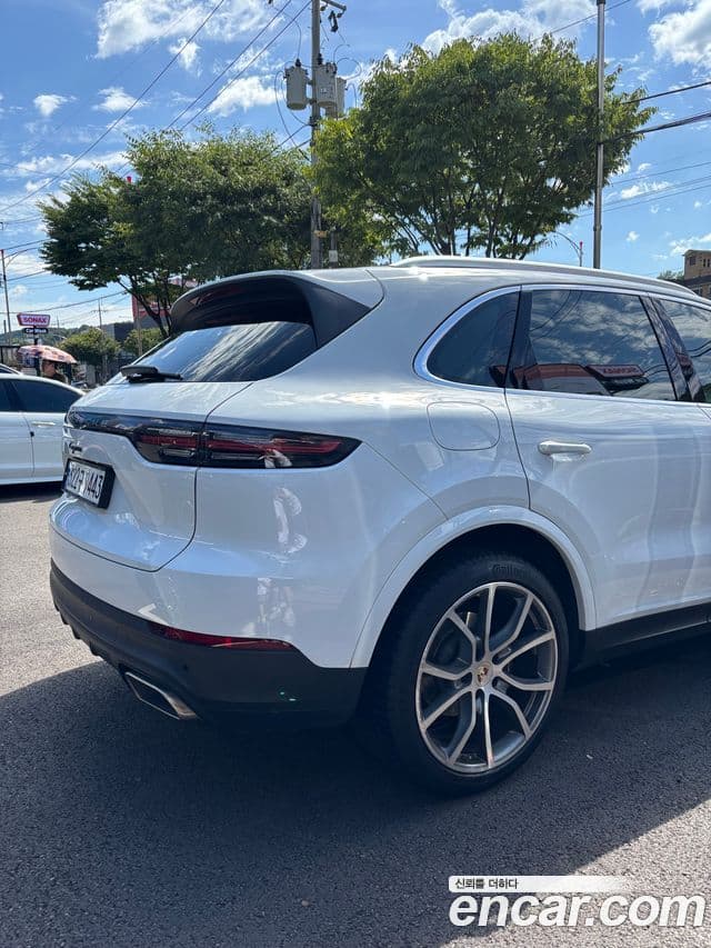 Porsche Cayenne 2019 — Photo 8/11