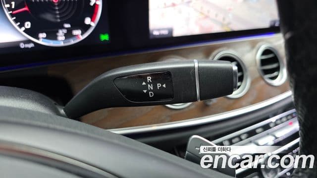 Mercedes-Benz E-Class 2018 — Şəkil 14/20