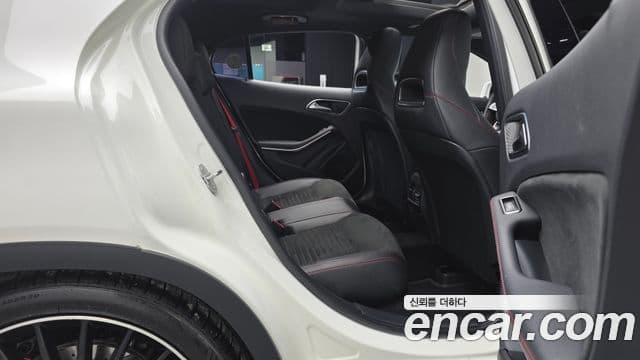 Mercedes-Benz GLA-Class 2018 — ფოტო 1/33