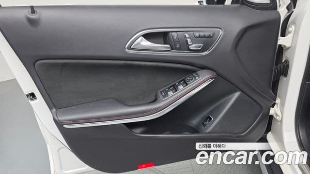 Mercedes-Benz GLA-Class 2018 — ფოტო 2/33
