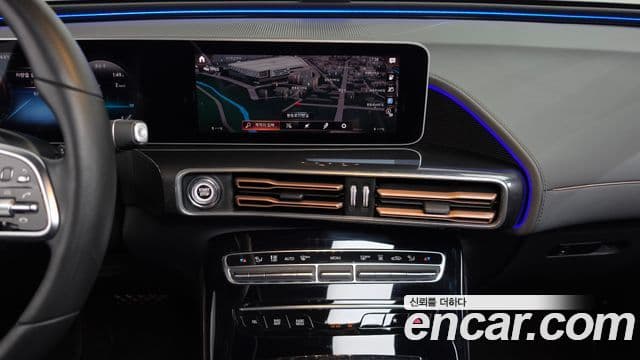 Mercedes-Benz EQC 2020 — ფოტო 22/34