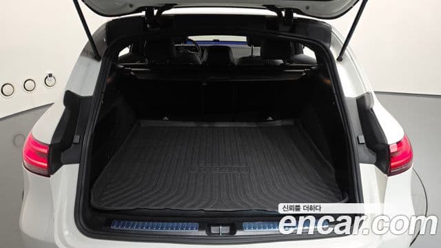 Mercedes-Benz EQC 2020 — ფოტო 14/34
