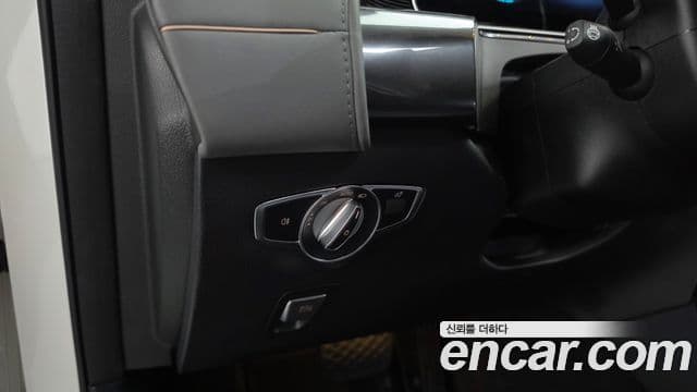 Mercedes-Benz EQC 2020 — ფოტო 25/34