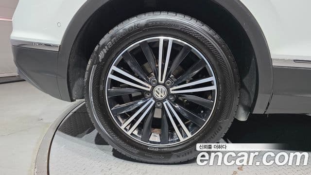 Volkswagen Tiguan 2019 — Şəkil 7/34