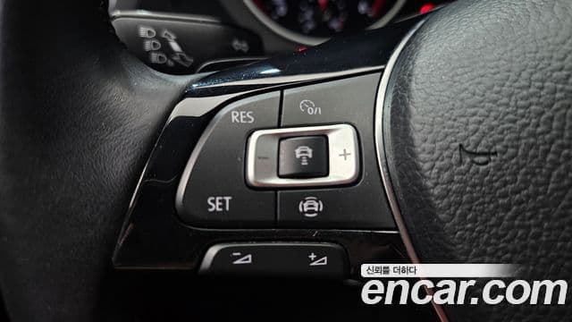 Volkswagen Tiguan 2019 — Şəkil 29/34