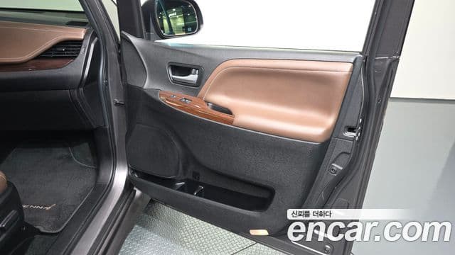 Toyota Sienna 2019 — Photo 2/33