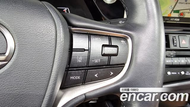 Lexus ES300h 2022 — Photo 12/33