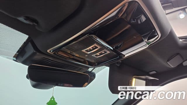 Land Rover Range Rover Velar 2021 — Şəkil 10/36