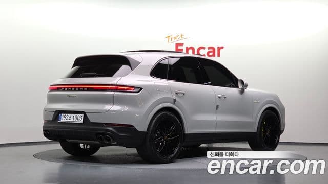 Porsche Cayenne 2025 — ფოტო 10/20