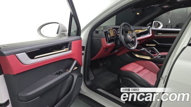 Porsche Cayenne 2025 — ფოტო 13/20