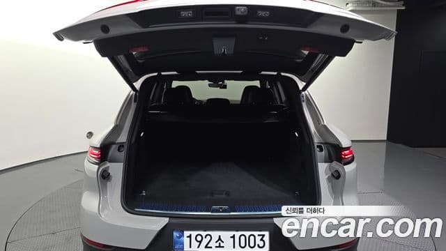 Porsche Cayenne 2025 — ფოტო 20/20