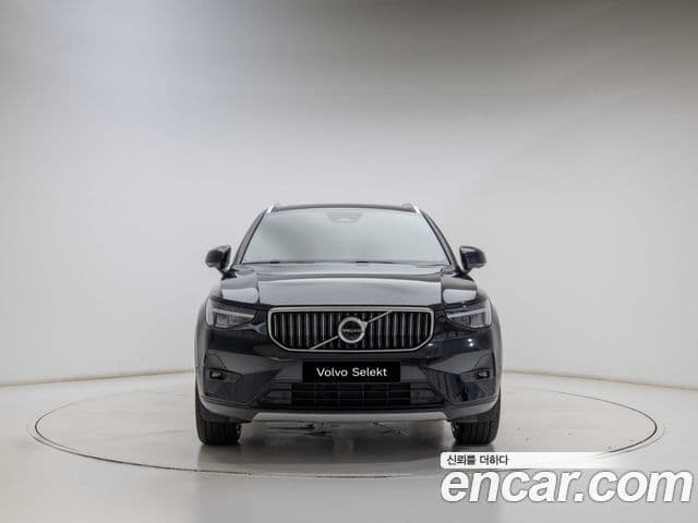 Volvo XC40 2023 — ფოტო 1/19