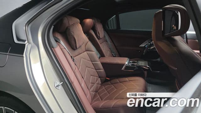 BMW 7 Series 2025 — Photo 10/31