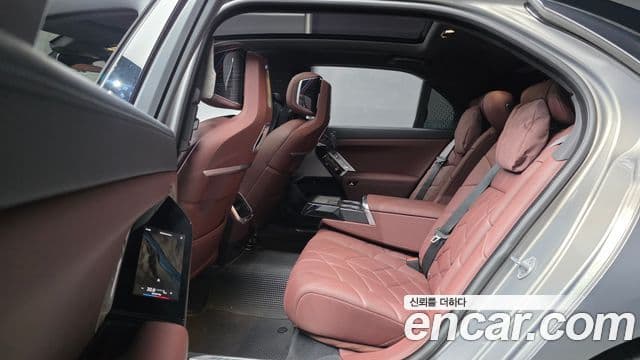 BMW 7 Series 2025 — Photo 21/31