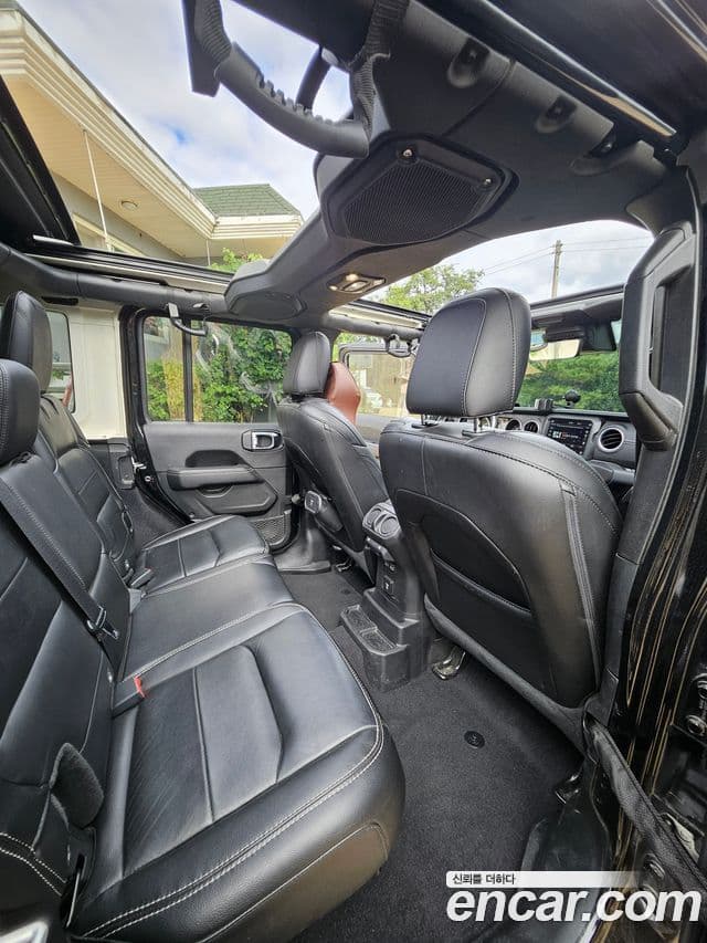 Jeep Wrangler 2021 — Photo 3/10