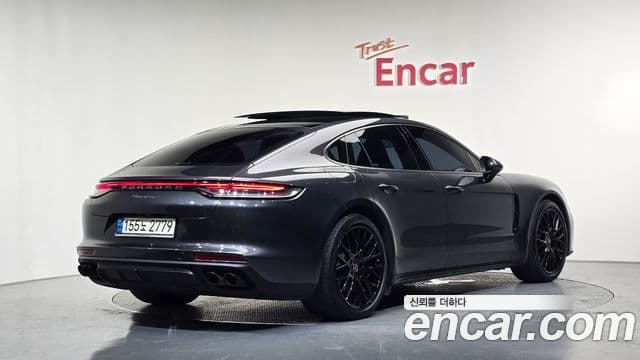 Porsche Panamera 2021 — Photo 2/32