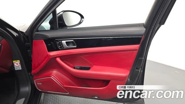 Porsche Panamera 2021 — Photo 29/32