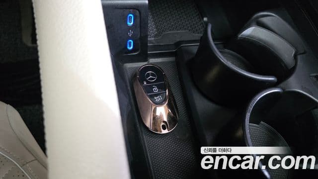Mercedes-Benz EQS SUV 2023 — ფოტო 25/35