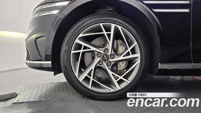 Genesis G90 2023 — ფოტო 35/42